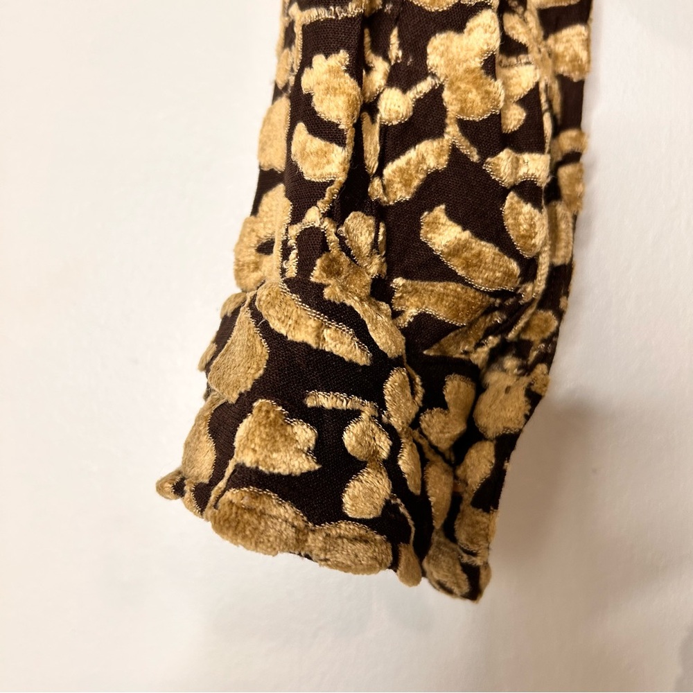 New York & Company Retro Brown and Gold Floral Top - Size Medium - Picture 6 of 10